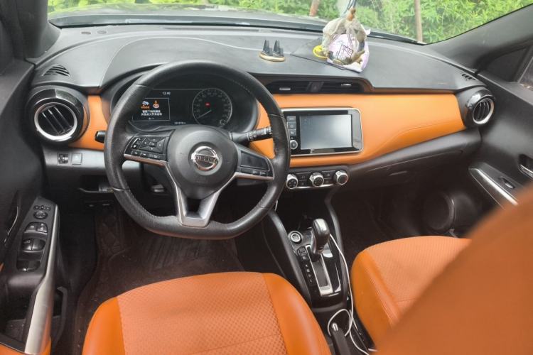 Used Nissan Kicks 2017 1.5L CVT Smart Drive Edition Center Console