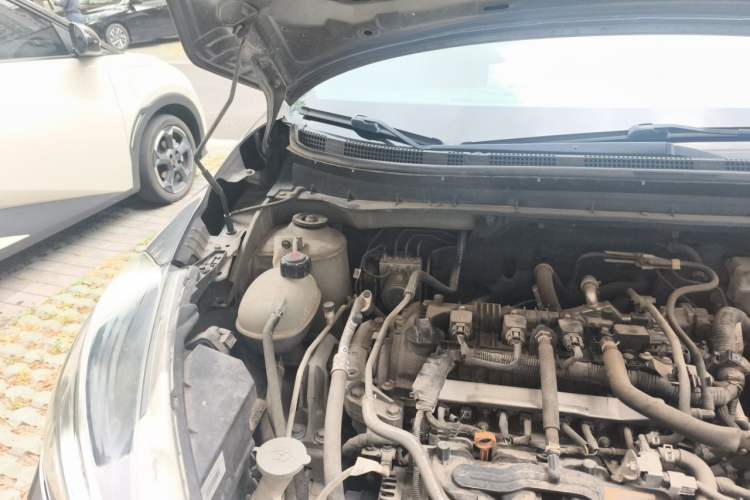 Used Nissan Kicks 2017 1.5L CVT Smart Drive Edition Engine Bay Right