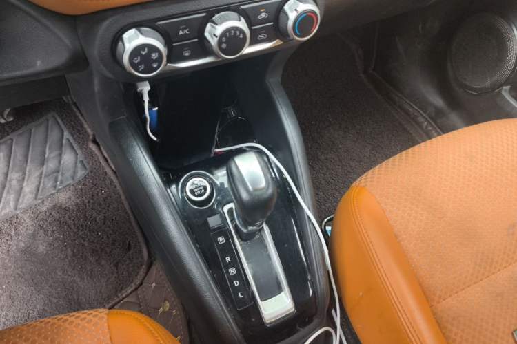 Used Nissan Kicks 2017 1.5L CVT Smart Drive Edition Gear Lever