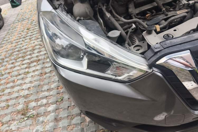 Used Nissan Kicks 2017 1.5L CVT Smart Drive Edition Right Front Headlight