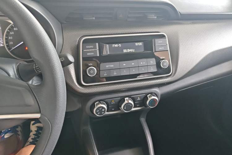 Used Nissan Kicks 2017 1.5L Manual Cool Dynamic Edition Audio And AC Panel