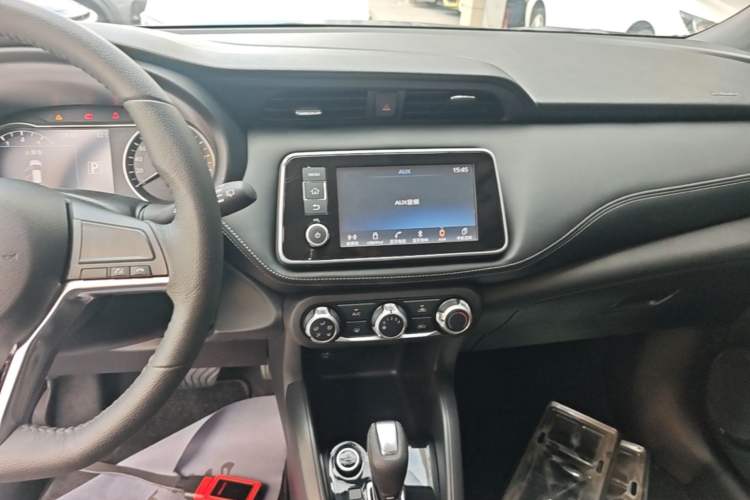 Used Nissan Kicks 2017 1.5L CVT Smart Drive Edition Audio And AC Panel