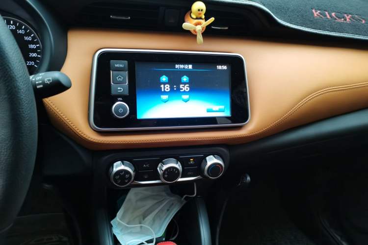 Used Nissan Kicks 2017 1.5L CVT Smart Drive Edition Audio And AC Panel