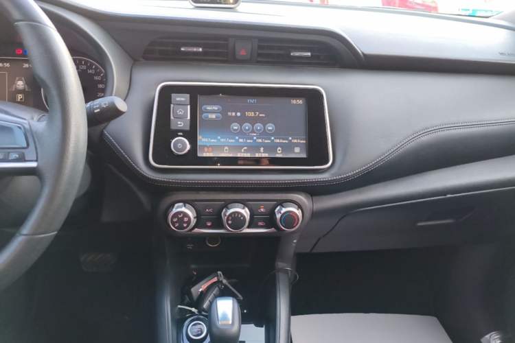 Used Nissan Kicks 2017 1.5L CVT Smart Drive Edition Audio And AC Panel