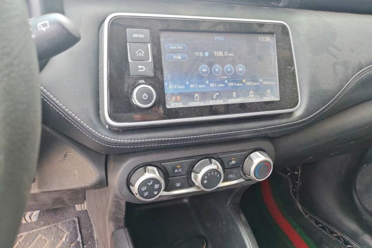 Used Nissan Kicks 2017 1.5L CVT Smart Drive Edition Audio And AC Panel