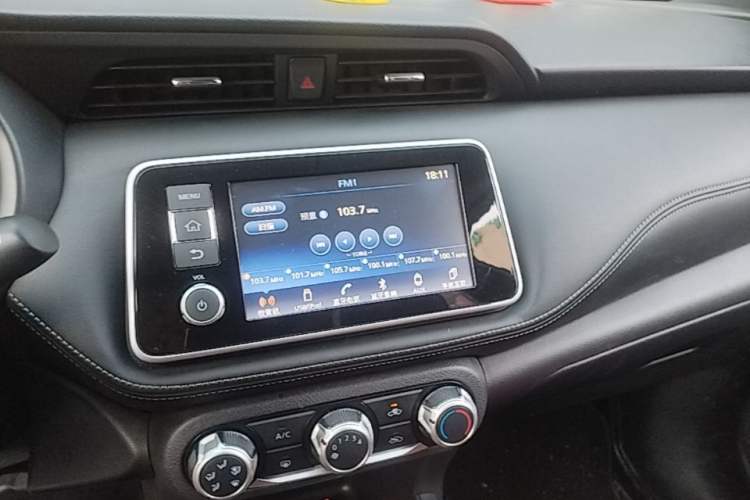 Used Nissan Kicks 2017 1.5L CVT Smart Edition Audio And AC Panel