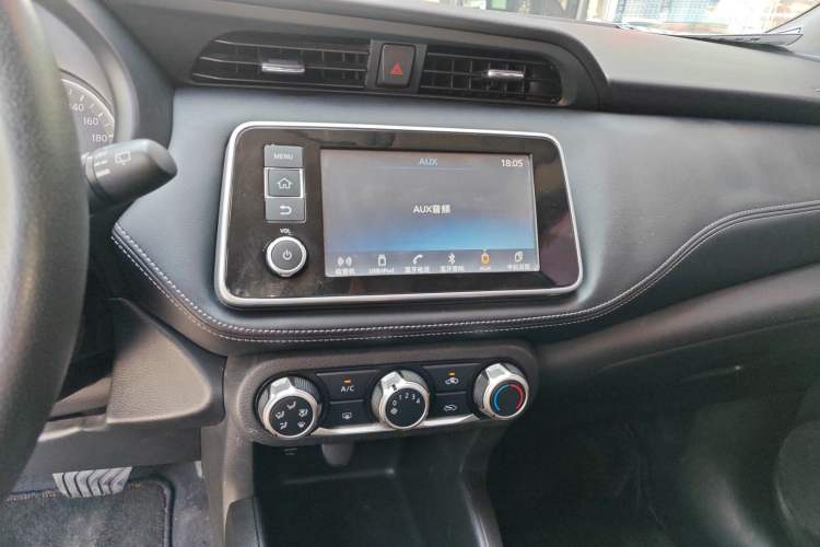 Used Nissan Kicks 2017 1.5L CVT Smart Edition Audio And AC Panel