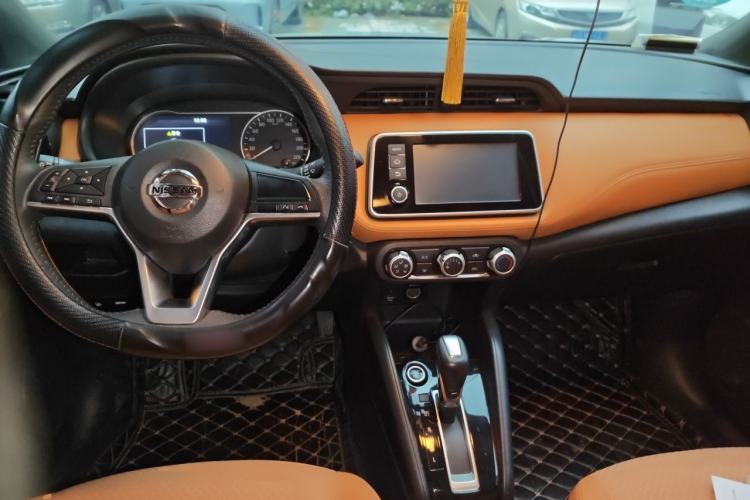 Used Nissan Kicks 2017 1.5L CVT Smart Drive Edition Center Console
