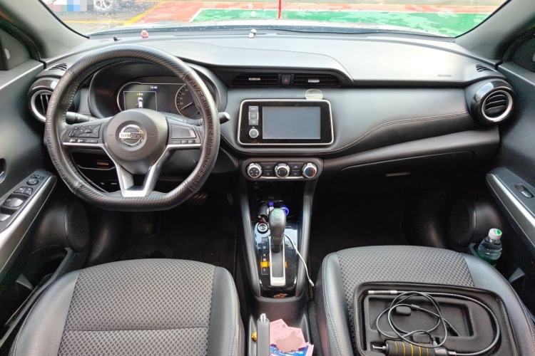 Used Nissan Kicks 2017 1.5L CVT Smart Drive Edition Center Console