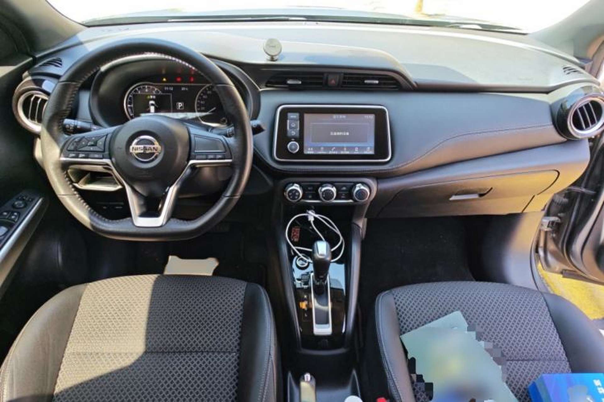 Used Nissan Kicks 2017 1.5L CVT Smart Drive Edition Center Console