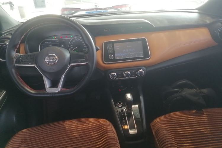 Used Nissan Kicks 2017 1.5L CVT Smart Edition Center Console