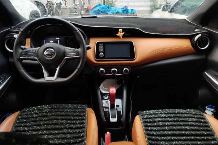 Used Nissan Kicks 2017 1.5L CVT Smart Drive Edition Center Console