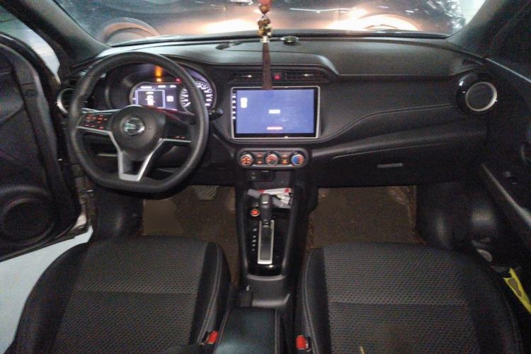 Used Nissan Kicks 2017 1.5L CVT Smart Drive Edition Center Console