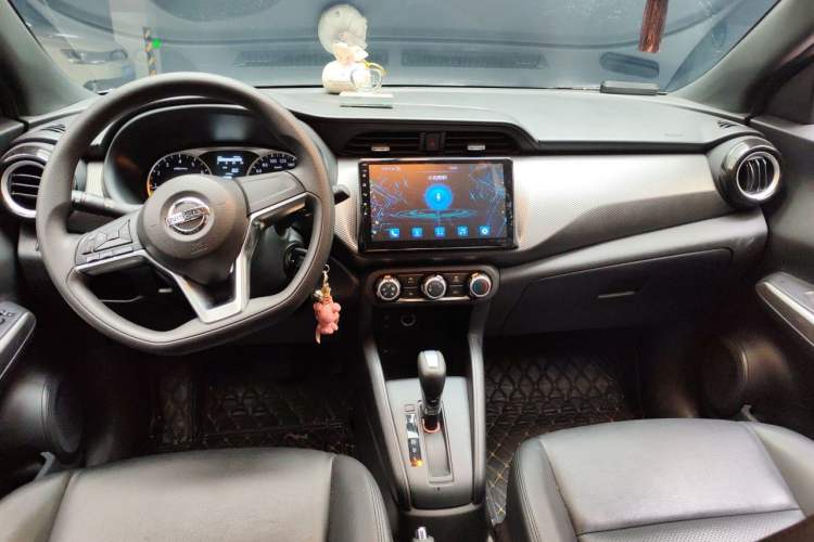 Used Nissan Kicks 2017 1.5L CVT Cool Enjoy Edition Center Console