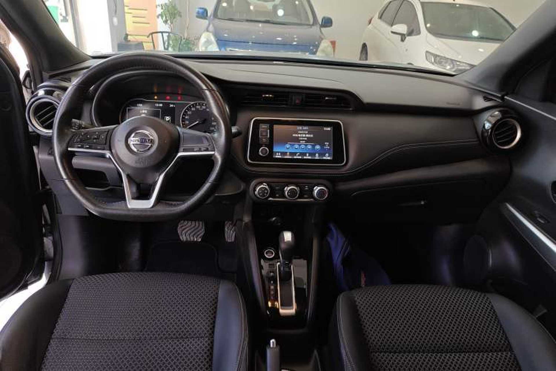 Used Nissan Kicks 2017 1.5L CVT Smart Drive Edition Center Console