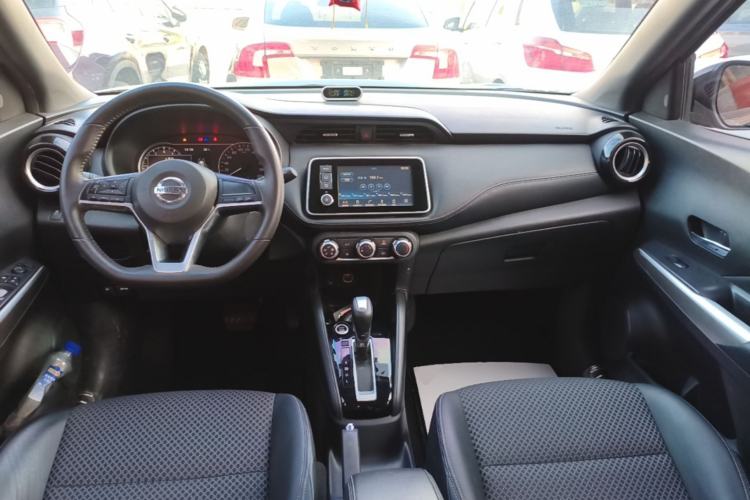 Used Nissan Kicks 2017 1.5L CVT Smart Drive Edition Center Console