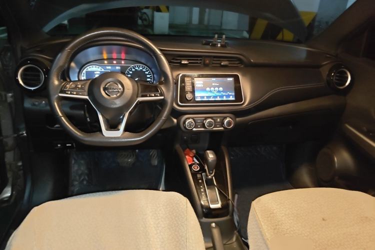 Used Nissan Kicks 2017 1.5L CVT Smart Drive Edition Center Console