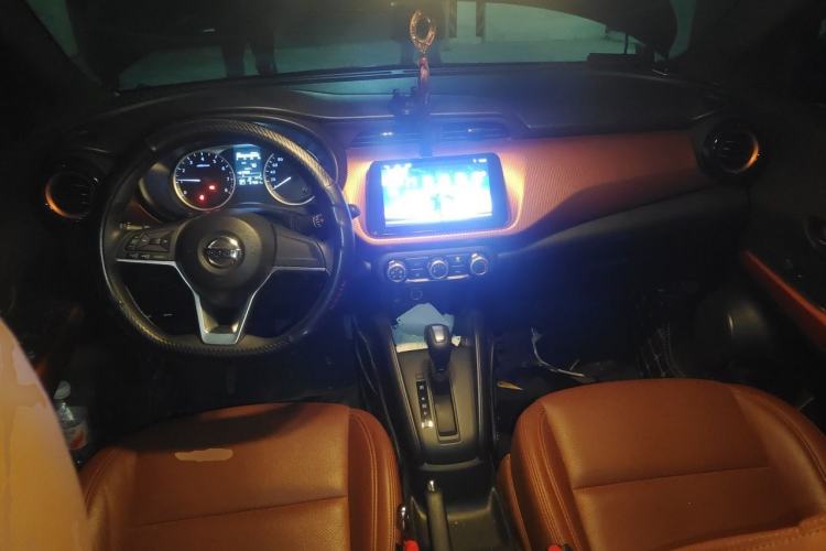 Used Nissan Kicks 2017 1.5L CVT Cool Enjoy Edition Center Console