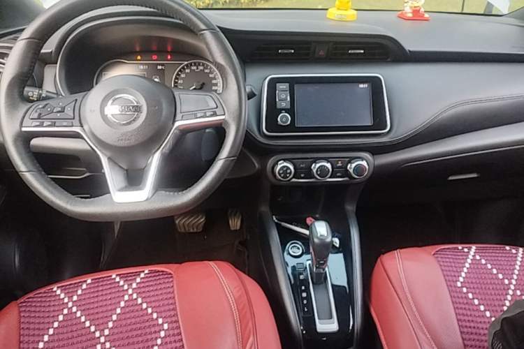 Used Nissan Kicks 2017 1.5L CVT Smart Edition Center Console
