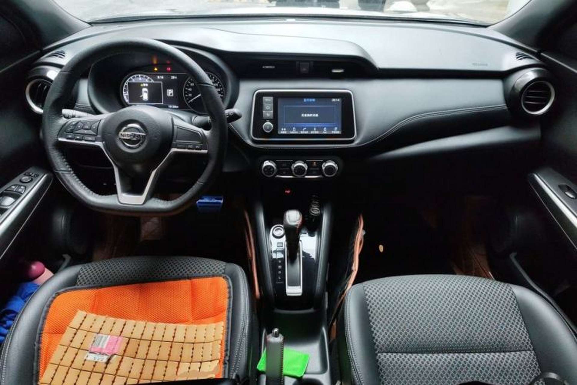 Used Nissan Kicks 2017 1.5L CVT Smart Drive Edition Center Console