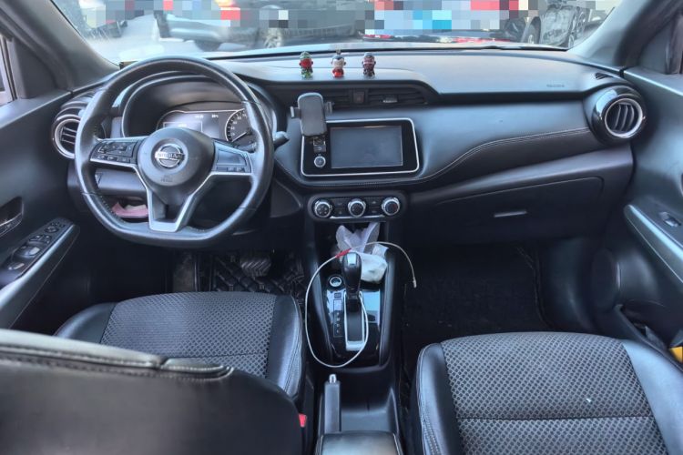 Used Nissan Kicks 2017 1.5L CVT Smart Drive Edition Center Console