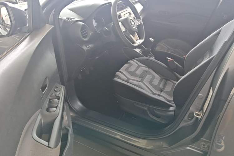 Used Nissan Kicks 2017 1.5L Manual Cool Dynamic Edition Driver Seat