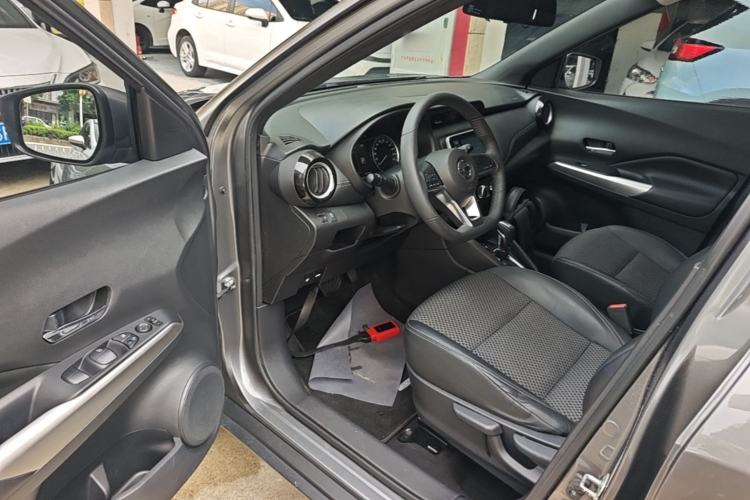 Used Nissan Kicks 2017 1.5L CVT Smart Drive Edition Driver Seat