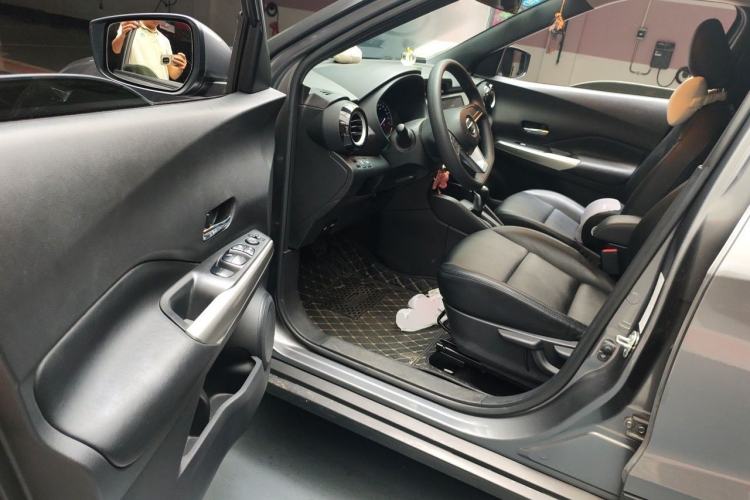 Used Nissan Kicks 2017 1.5L CVT Cool Enjoy Edition Driver Seat