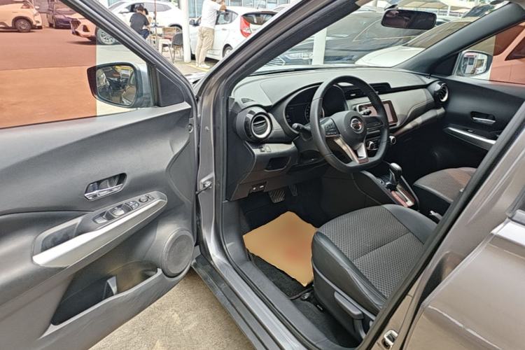 Used Nissan Kicks 2017 1.5L CVT Smart Drive Edition Driver Seat