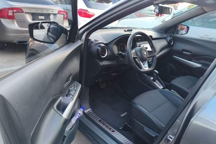 Used Nissan Kicks 2017 1.5L CVT Smart Drive Edition Driver Seat