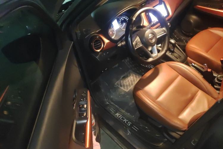 Used Nissan Kicks 2017 1.5L CVT Cool Enjoy Edition Driver Seat