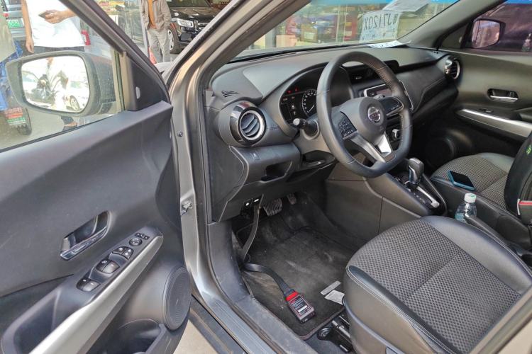 Used Nissan Kicks 2017 1.5L CVT Smart Edition Driver Seat