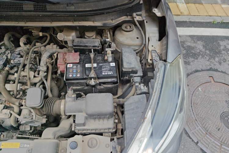 Used Nissan Kicks 2017 1.5L CVT Smart Drive Edition Engine Bay Left