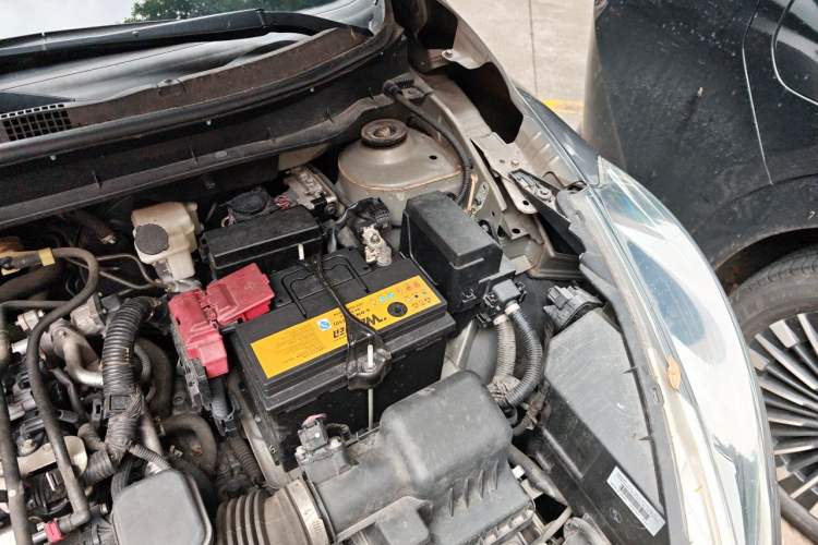 Used Nissan Kicks 2017 1.5L CVT Smart Drive Edition Engine Bay Left