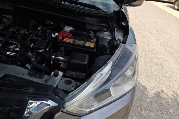 Used Nissan Kicks 2017 1.5L CVT Smart Drive Edition Engine Bay Left