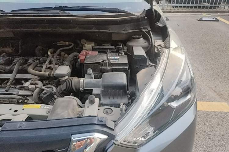 Used Nissan Kicks 2017 1.5L CVT Smart Edition Engine Bay Left