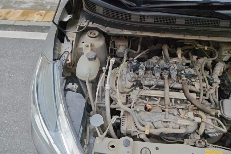 Used Nissan Kicks 2017 1.5L CVT Smart Drive Edition Engine Bay Right