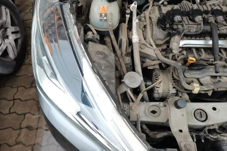 Used Nissan Kicks 2017 1.5L CVT Smart Drive Edition Engine Bay Right