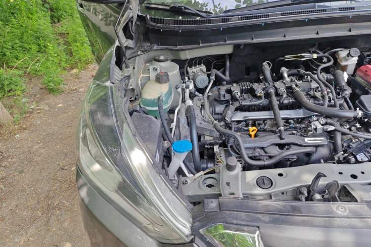 Used Nissan Kicks 2017 1.5L CVT Smart Drive Edition Engine Bay Right