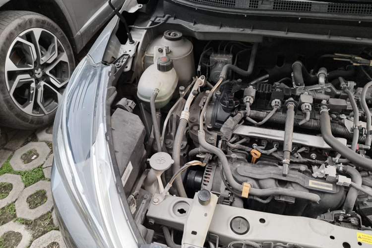 Used Nissan Kicks 2017 1.5L CVT Smart Drive Edition Engine Bay Right