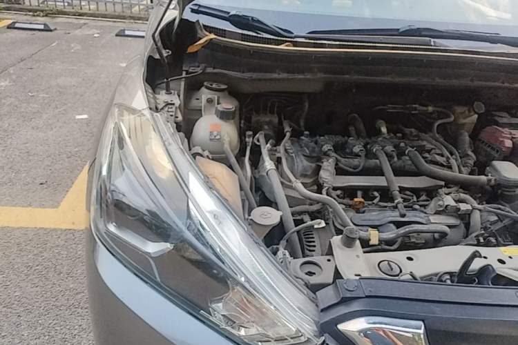 Used Nissan Kicks 2017 1.5L CVT Smart Edition Engine Bay Right