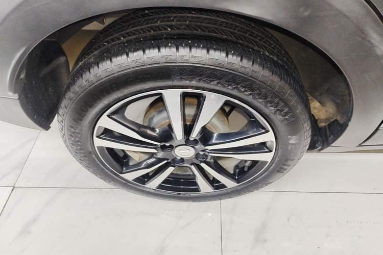 Used Nissan Kicks 2017 1.5L CVT Cool Enjoy Edition Exterior 5