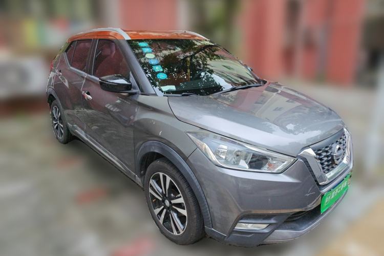 Used Nissan Kicks 2017 1.5L CVT Smart Drive Edition Front Right 45 Deg