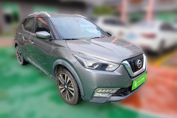 Used Nissan Kicks 2017 1.5L CVT Smart Drive Edition Front Right 45 Deg
