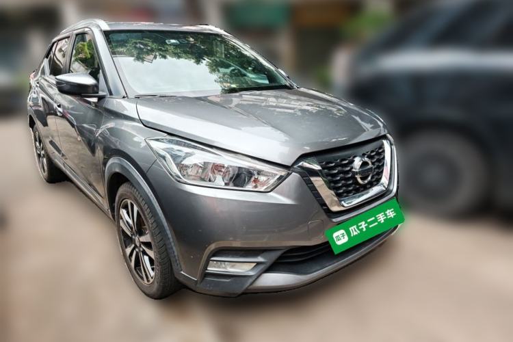 Used Nissan Kicks 2017 1.5L CVT Smart Drive Edition Front Right 45 Deg