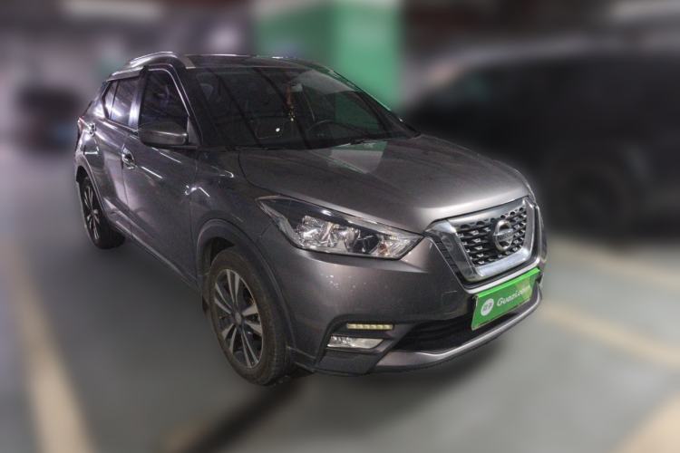 Used Nissan Kicks 2017 1.5L CVT Smart Drive Edition Front Right 45 Deg