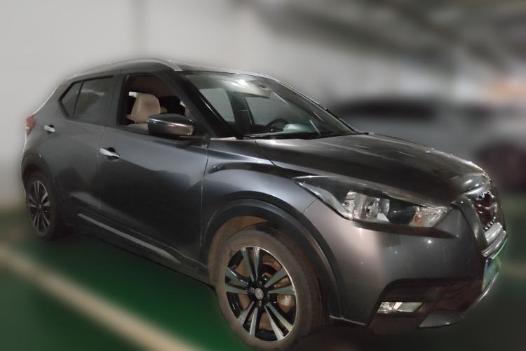 Used Nissan Kicks 2017 1.5L CVT Smart Drive Edition Front Right 45 Deg