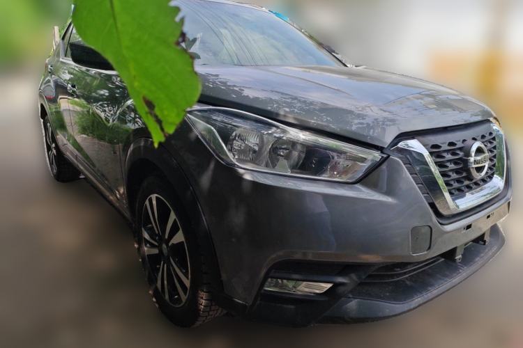 Used Nissan Kicks 2017 1.5L CVT Smart Drive Edition Front Right 45 Deg