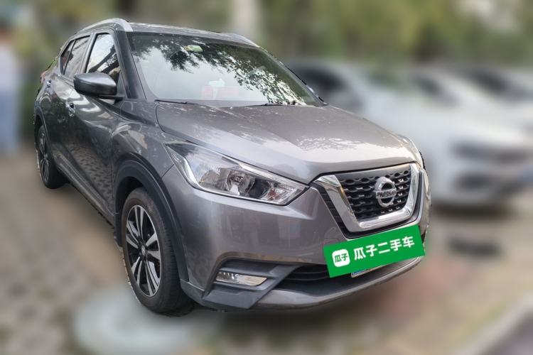 Used Nissan Kicks 2017 1.5L CVT Smart Drive Edition Front Right 45 Deg