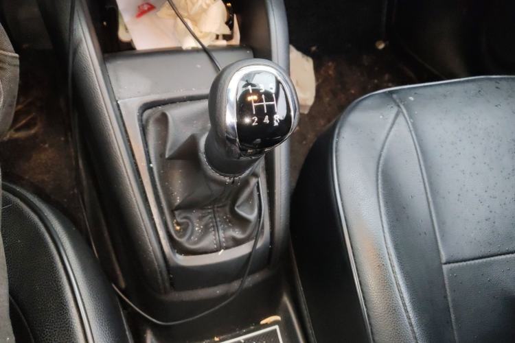 Used Nissan Kicks 2017 1.5L Manual Cool Dynamic Edition Gear Lever